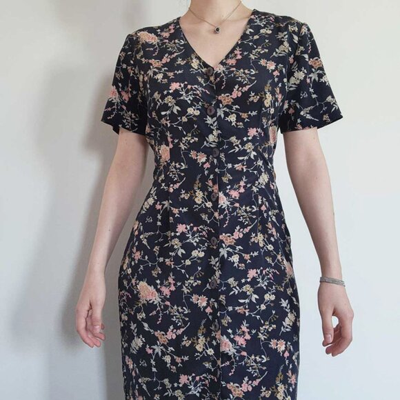 Vintage 90s short-sleeved button-up dainty floral maxi dress - Picture 9 of 16
